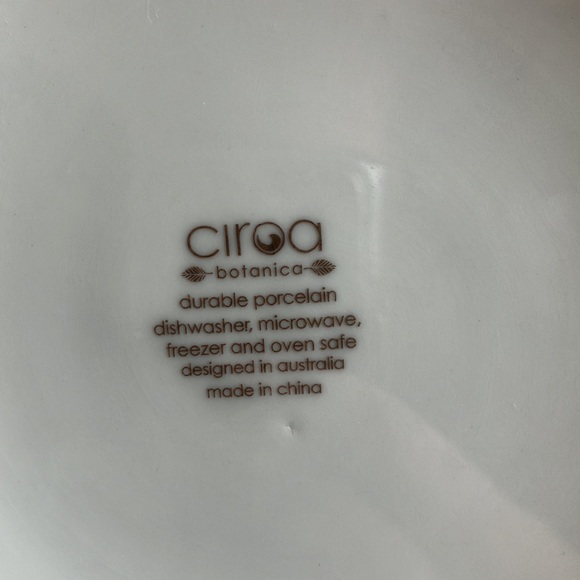 Serving bowl! Porcelain 🤍 - Picture 8 of 8